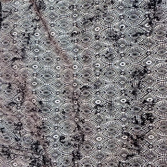 Bandolino Size 14 White and Black Design Shorts - Picture 4 of 5